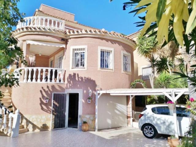 Villa en venta en Punta Prima