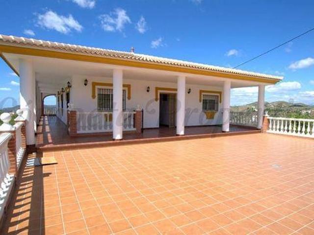 Villa en venta en Sedella