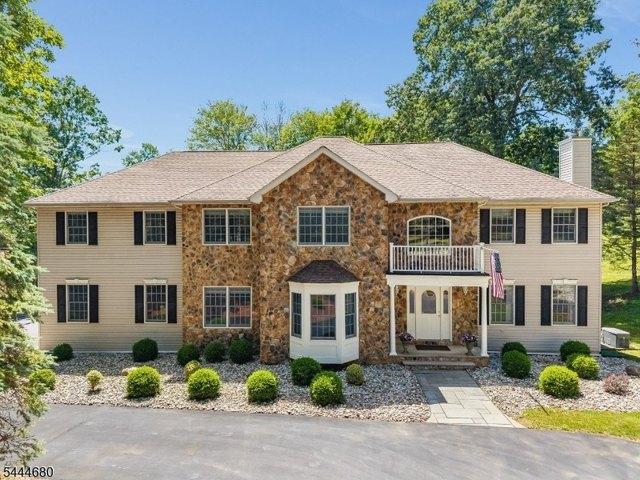 House for sale in Lebanon, New Jersey