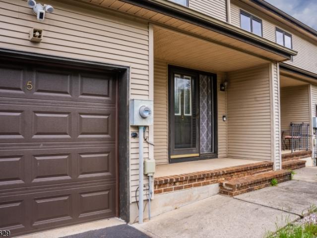Townhouse for sale in Ringoes, New Jersey