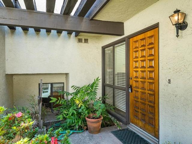 Townhouse for sale in Glendale, California