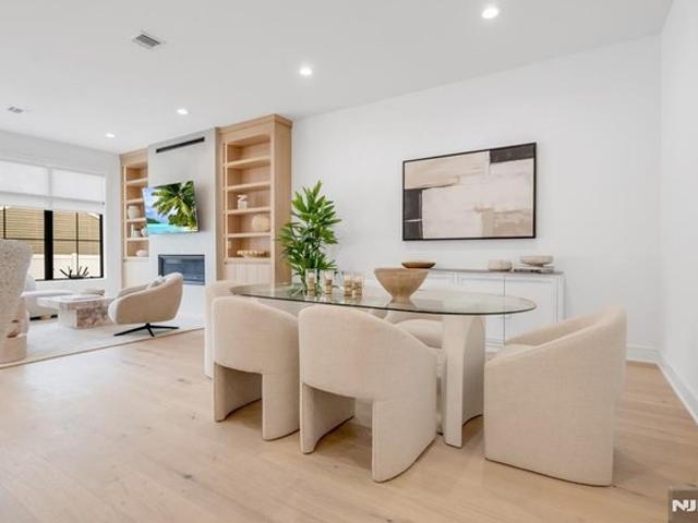 Townhouse for sale in Paramus, New Jersey