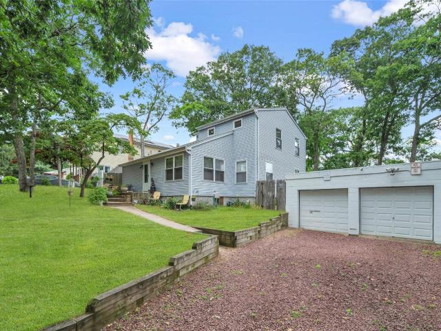 House for sale in Holtsville