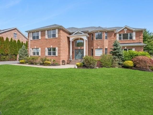 House for sale in East Hanover, New Jersey
