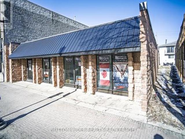 Commercial for rent in Strathroy-caradoc, Ontario