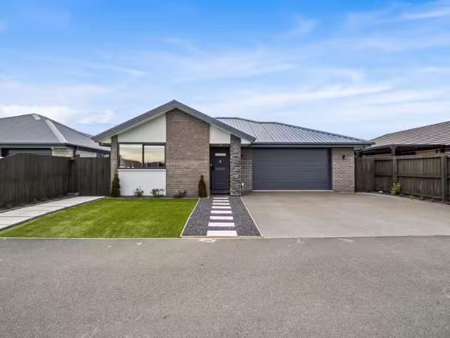 House for sale in Chaslands, Canterbury