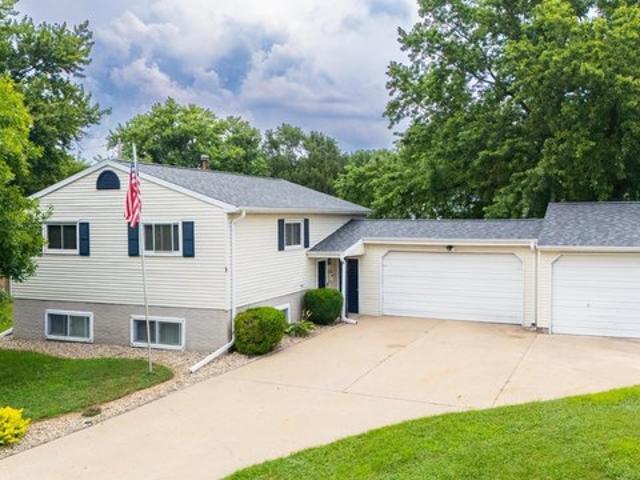 House for sale in Pekin, Illinois