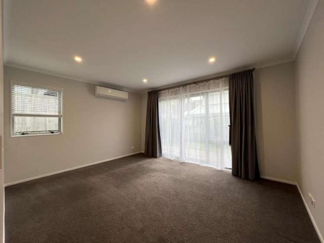 House for rent in Paremoremo
