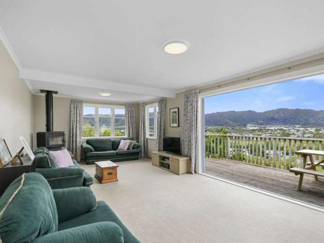 House for sale in Days Bay, Wellington
