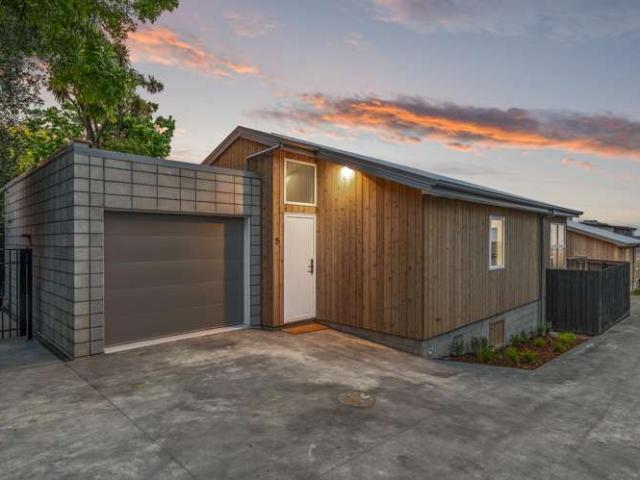 House for sale in Chaslands, Canterbury