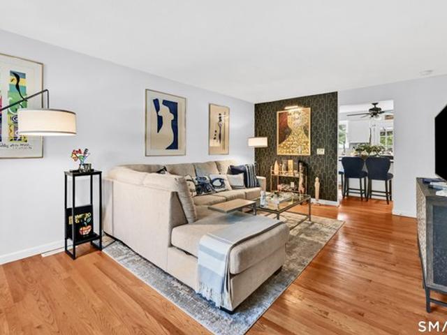 Townhouse for sale in Branford, Connecticut