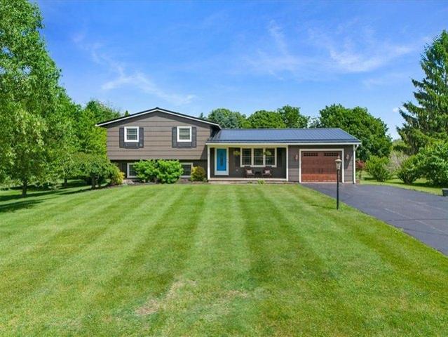 House for sale in Farmington, New York