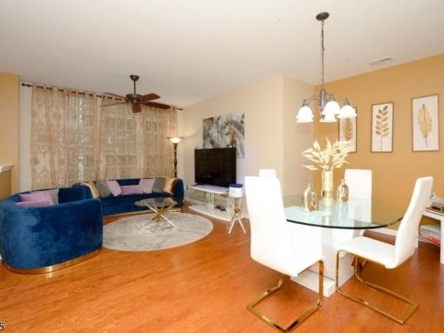 Townhouse for rent in Elmwood Park, New Jersey