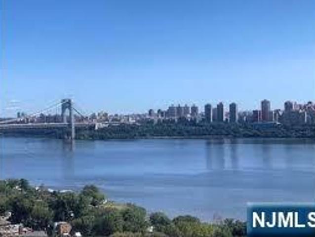 House for sale in Fort Lee, New Jersey