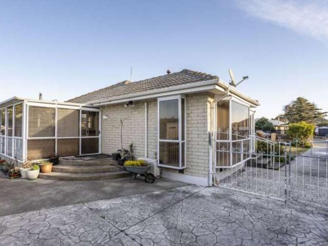 Property for sale in Chaslands, Canterbury