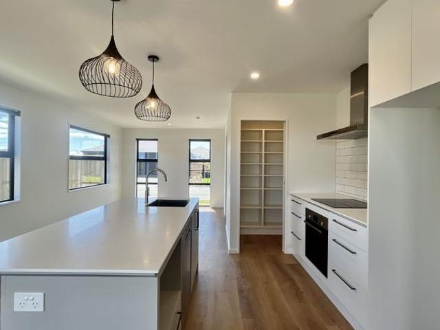 House for rent in Faringdon West, Rolleston