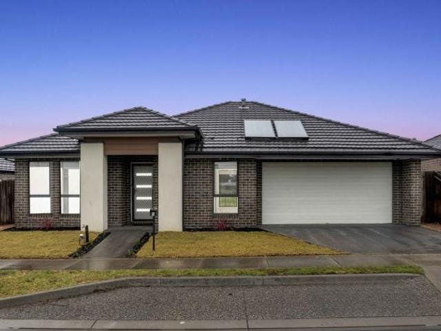 House for rent in Roxburgh Park, Melbourne