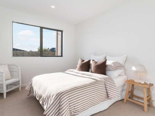House for sale in Chaslands, Canterbury
