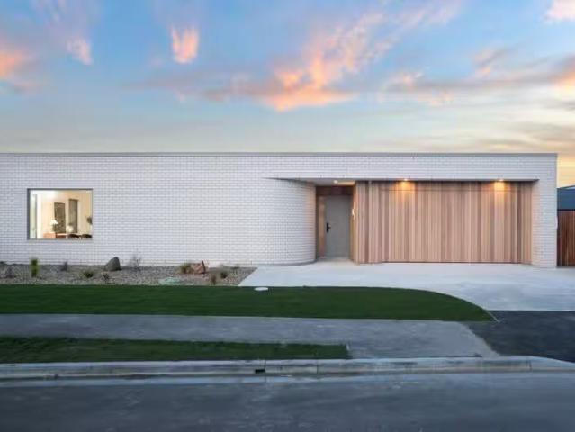 House for sale in Chaslands, Canterbury