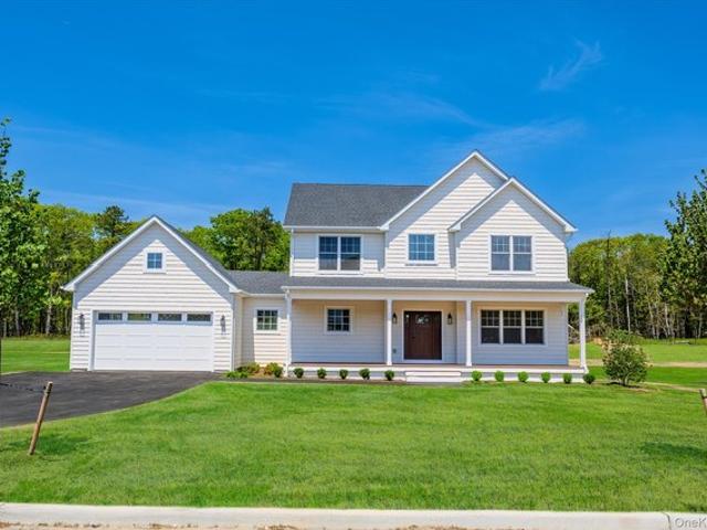 House for sale in Miller Place, New York