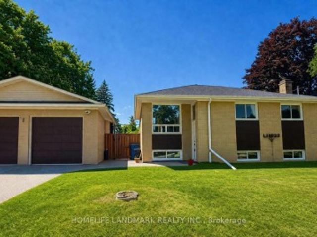House for sale in Regency Acres, Aurora