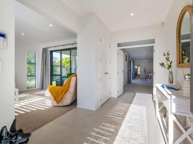 House for sale in Beachlands, Franklin