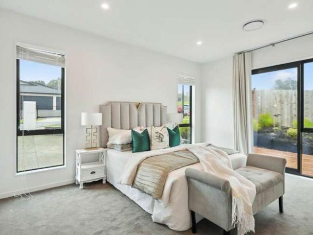 House for sale in Oratia