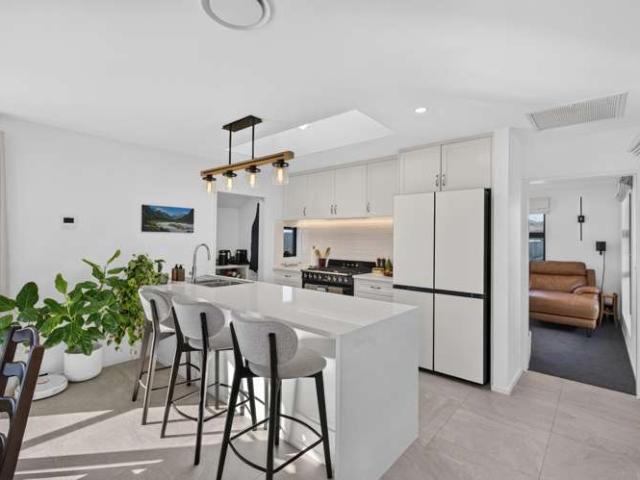 House for sale in Chaslands, Canterbury