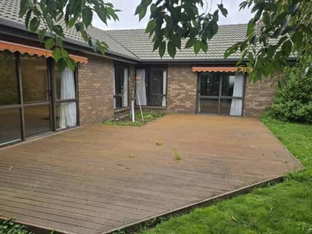 House for rent in Chaslands, Canterbury