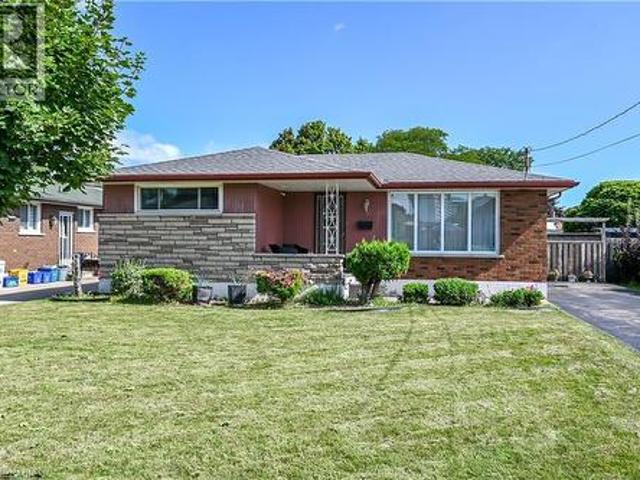 House for sale in Ancaster, Ontario