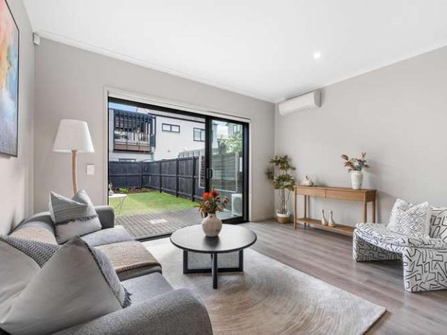 Townhouse for sale in Paremoremo
