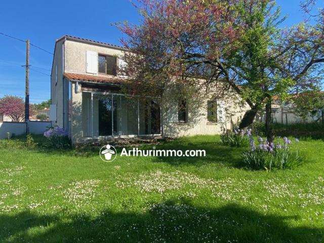 Maison vente à Saint-Jean-d'Angély, Contré