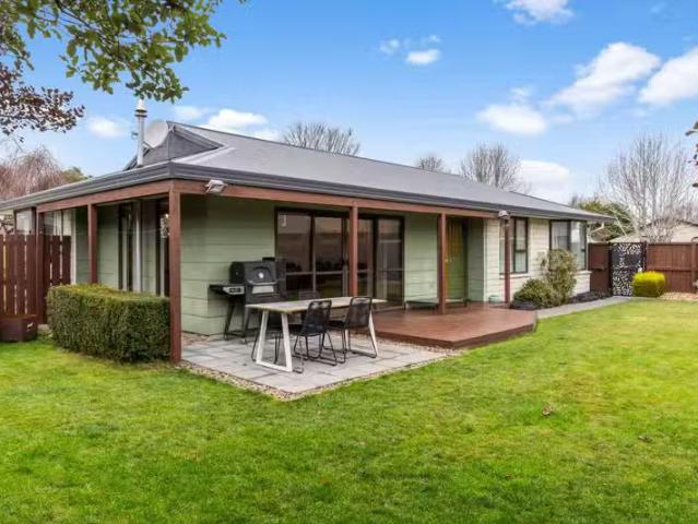 House for sale in Chaslands, Canterbury