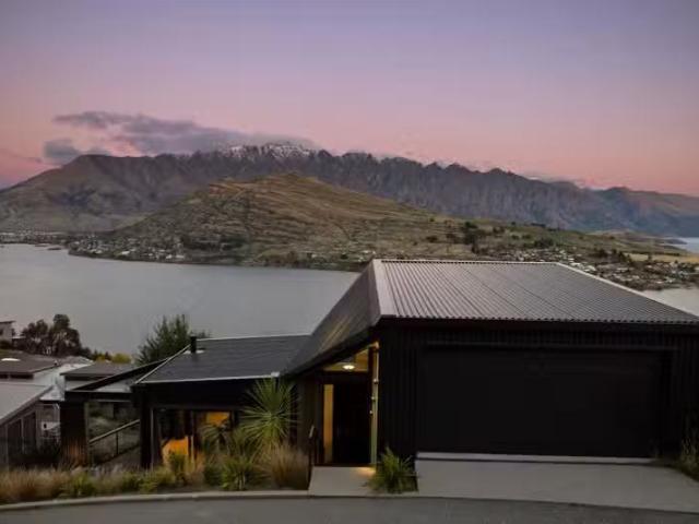 House for sale in Otakou