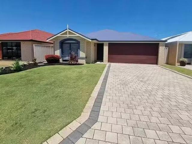 House for rent in Secret Harbour