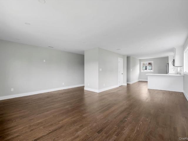 House for sale in Beach Haven, Village of Manorhaven