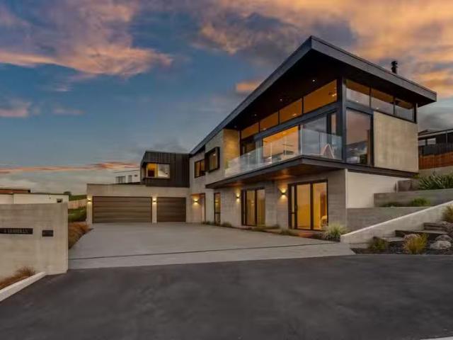 House for sale in Chaslands, Canterbury