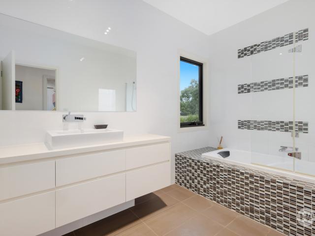 Cottage for sale in Camerons Creek, Victoria