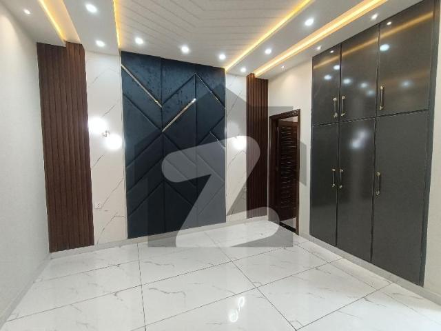 House for sale in Faisalabad, Islamabad Capital Territory