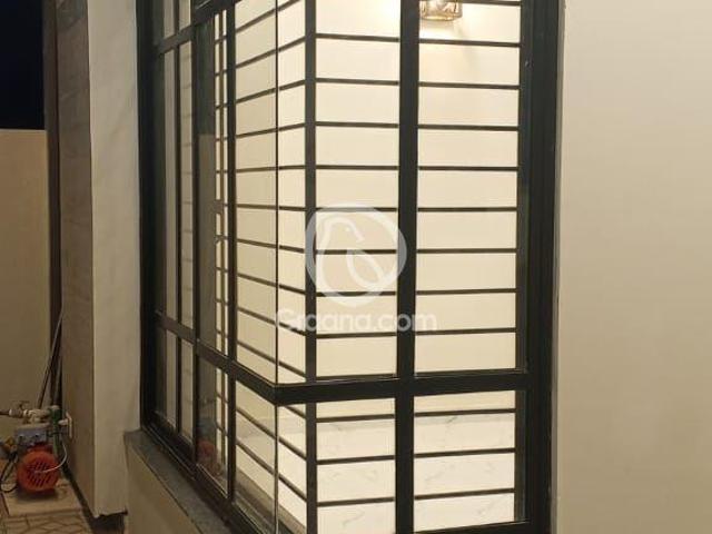 Property for rent in F-17