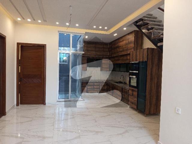 House for sale in Faisalabad, Islamabad Capital Territory