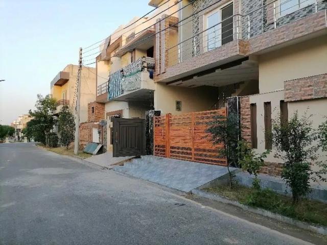 House for sale in Faisalabad, Islamabad Capital Territory