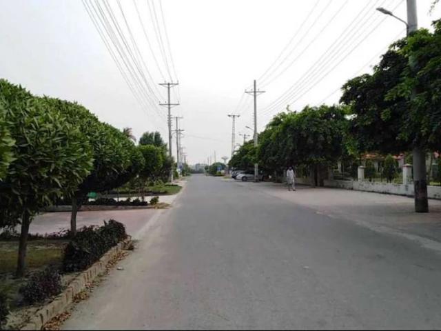 Land for sale in بحریہ ٹاؤن‬‎, لاہور ڈویژن