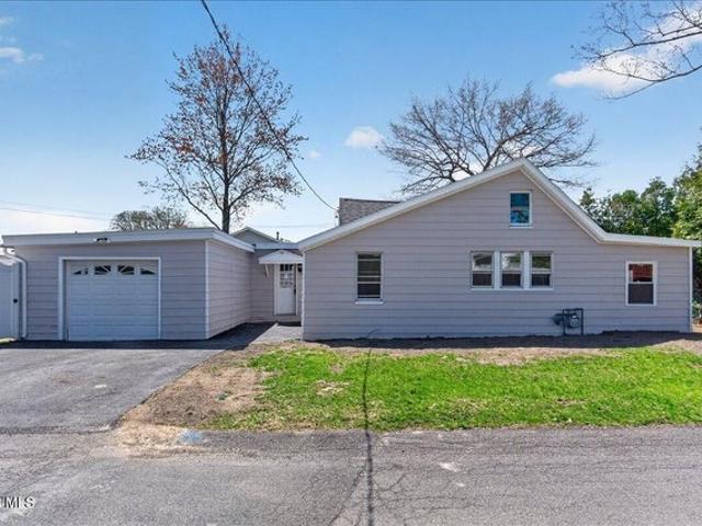 House for sale in Latham, Town of Colonie