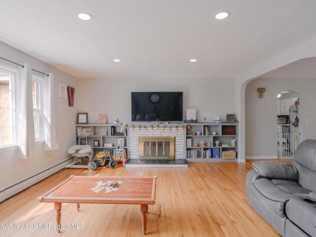 House for sale in Lake Katrine, New York