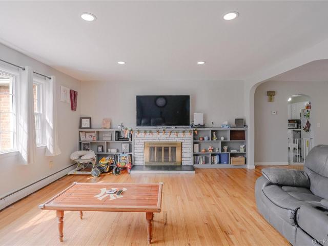 House for sale in Lake Katrine, New York