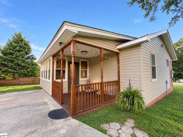 House for sale in Taylors, South Carolina