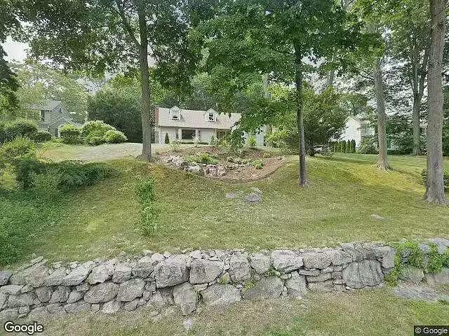 House for rent in Darien