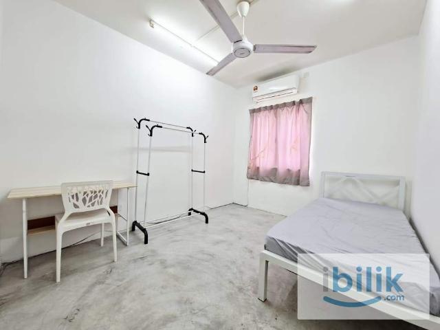 Room for rent in Petaling, Alam Impian