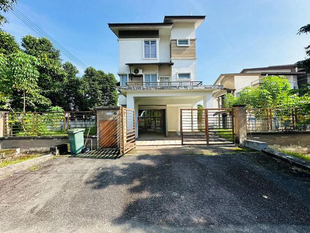 Bungalow for sale in Kajang, Langat